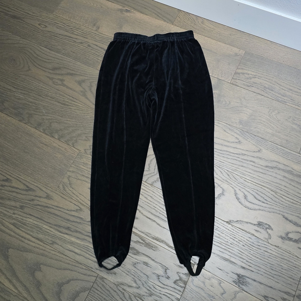 🆕️ Liz Sport 90s Velvet High Rise Stretch Slim Fit Stirrups in Black